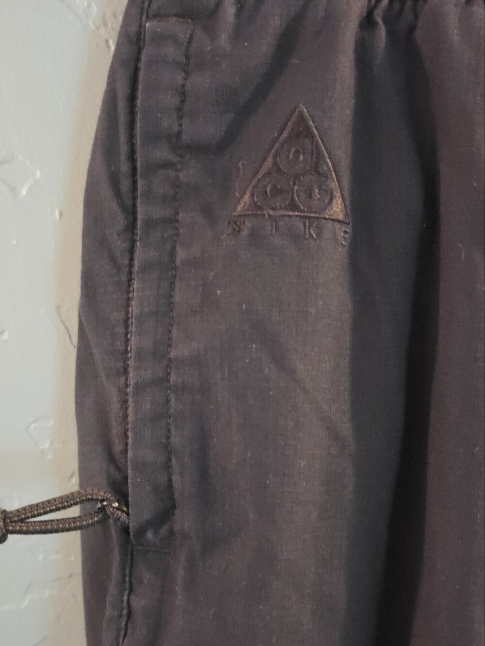 Nike ACG Men's Black Drawstring Joggers - Picture 4 of 8
